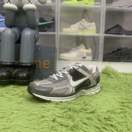 Nike Zoom Vomero 5 Cobblestone Flat Pewter